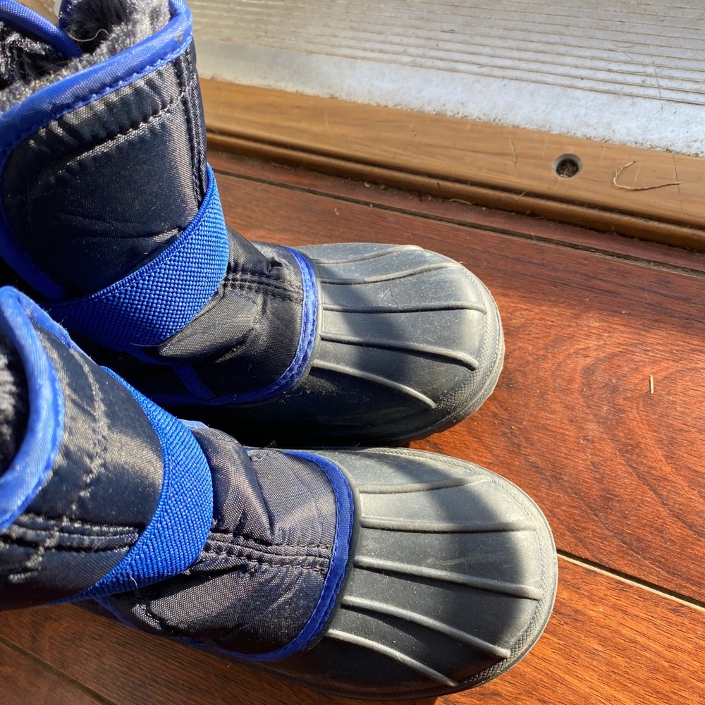 Snow boots